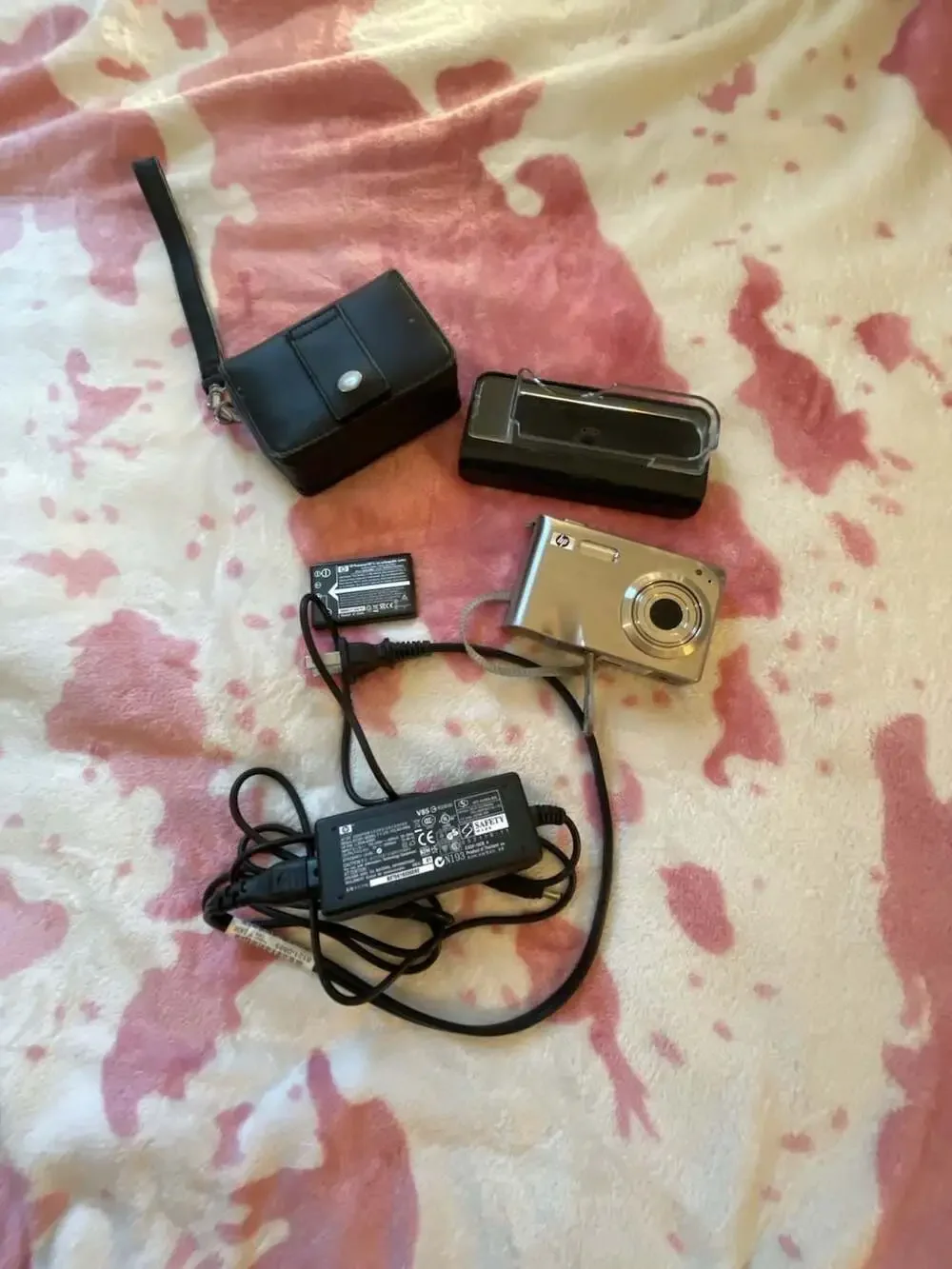 HP Photosmart R927 Digital Camera Bundle with Case and Dock PARTS ONLY